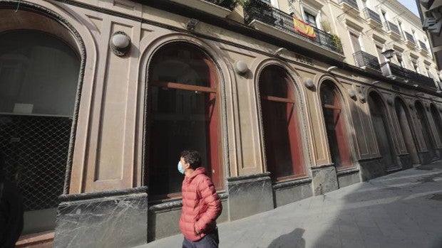 El edificio Peyré en Sevilla, ocupado por completo con la llegada de una cadena de gimnasios