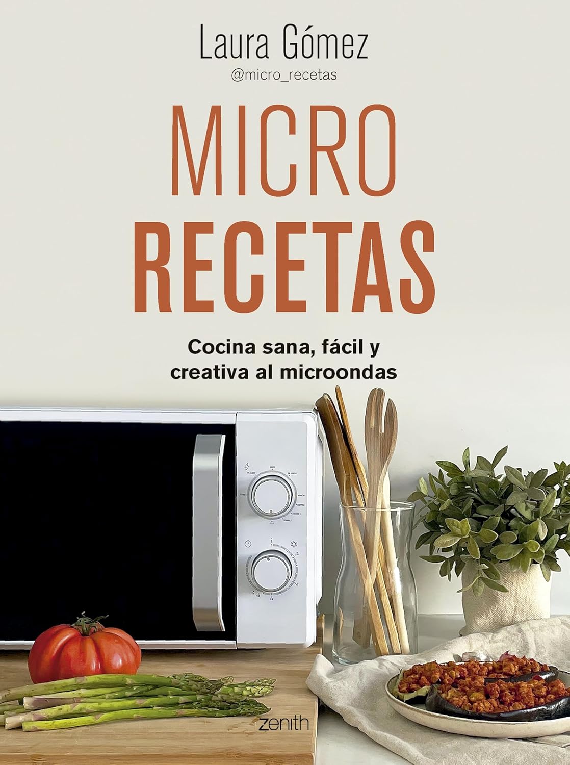 Laura Gómez, autora de 'Micro recetas' (Editorial Zenith), enseña en su libro cómo utilizar el microondas para poder cocinar ahí cada día. aunque contamos con otros utensilios en la cocina, el microondas puede convertirse en el mejor aliado a todas horas.