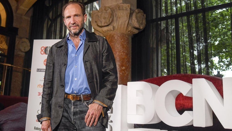 Ralph Fiennes, sobre el cónclave: «Me pregunto por qué no estoy allí»