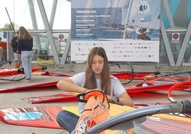 Los windsurfistas más jóvenes compiten en Vilagarcía