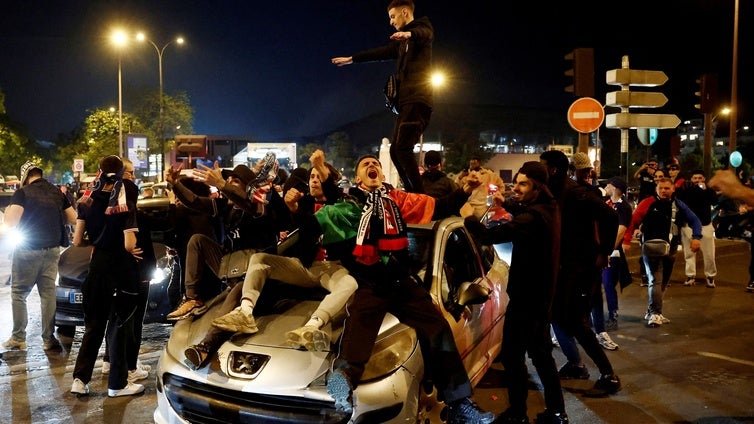 Caos y graves incidentes en París durante la celebración de la clasificación del PSG para la final de la Champions