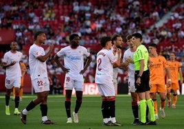 El Sevilla lamenta ser el equipo con más expulsiones de LaLiga