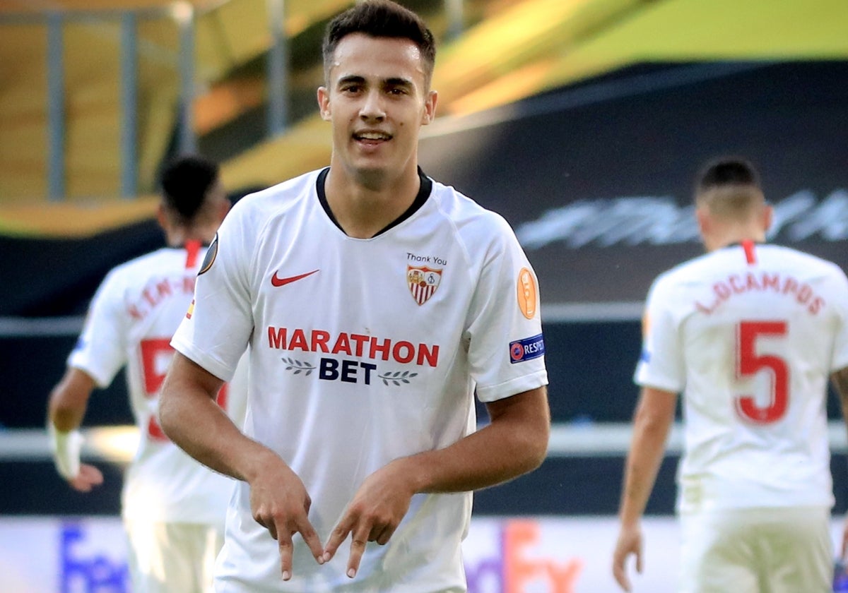 Sergio Reguilón celebra un gol con el Sevilla FC