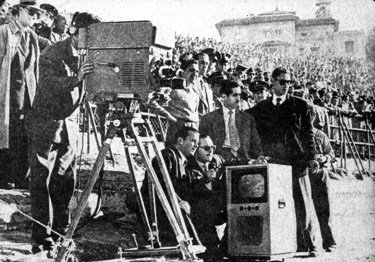 Imagen del primer partido televisado en directo, desde el Stadium Metropolitano, en 1958