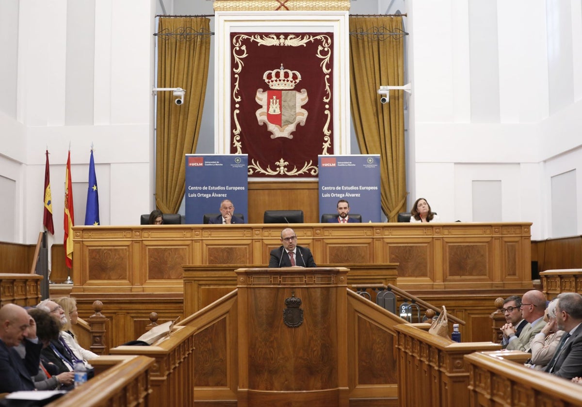 Pablo Bellido durante su intervención en el Seminario de Estudios Autonómicos que se celebra en la Cortes
