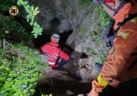 Rescatados de madrugada cuatro espeleólogos atrapados en una cueva en Vallada (Valencia)