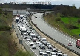 Retenciones de 45 kilómetros en Burgos, en la AP-1 y la N-I, en sentido País Vasco