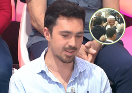Un cordobés recuerda cuando le puso una medalla al Papa Francisco: «Mi madre me retó de broma… y lo hice»