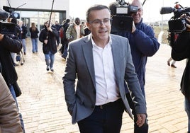 El líder del PSOE extremeño procesado por el caso del hermano Sánchez acusa a la jueza de «abonarse a las tesis de Hazte Oír»