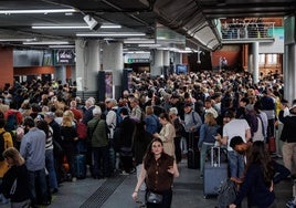 Atrapados en la estación: «Nos dieron comida y mantas, pero no sabemos cuándo podremos volver»