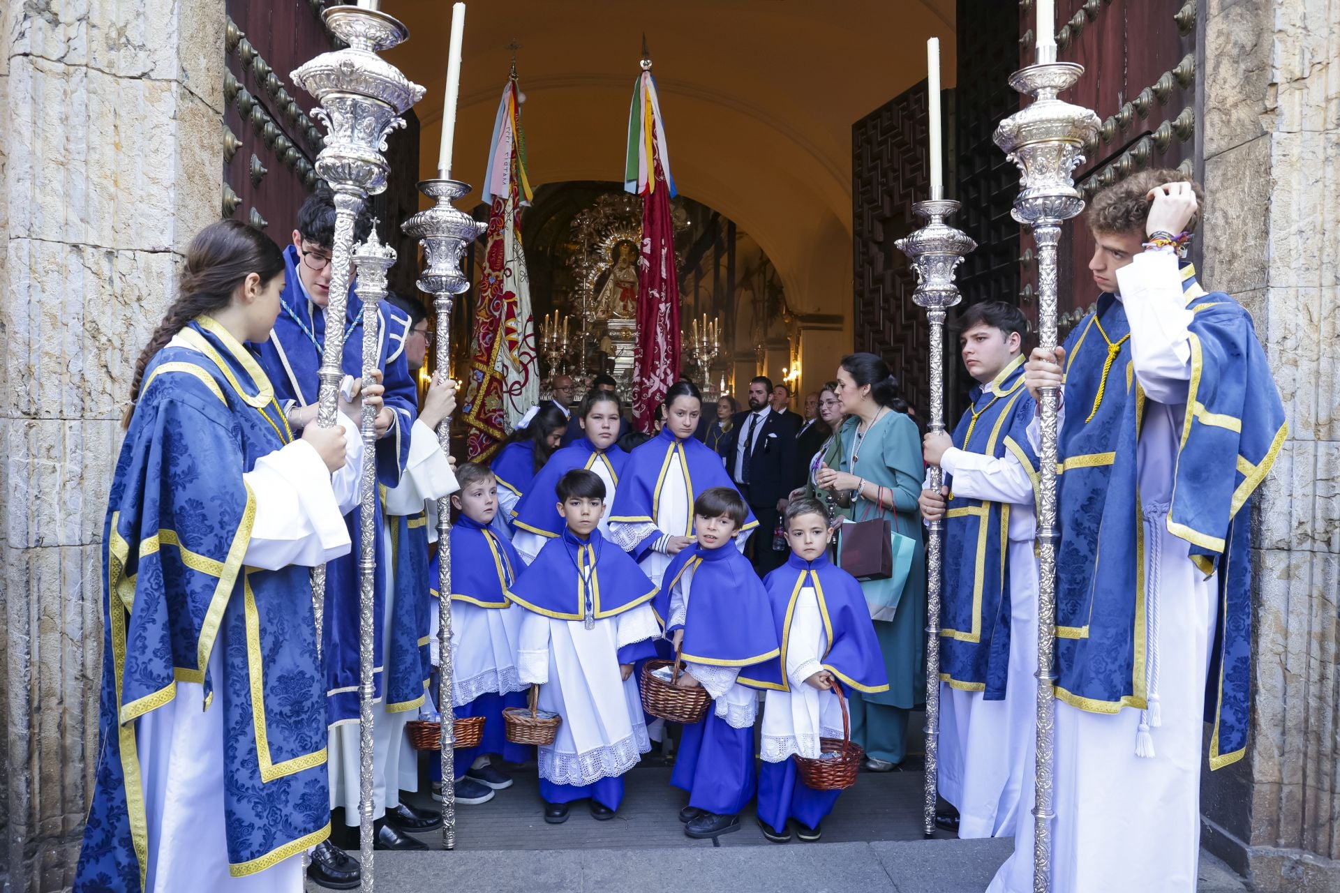 La festiva procesión de la Virgen de la Cabeza por Córdoba, en imágenes