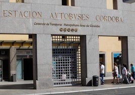 Una falsa alarma por una maleta sospechosa obliga a desalojar una hora la estación de autobuses de Córdoba