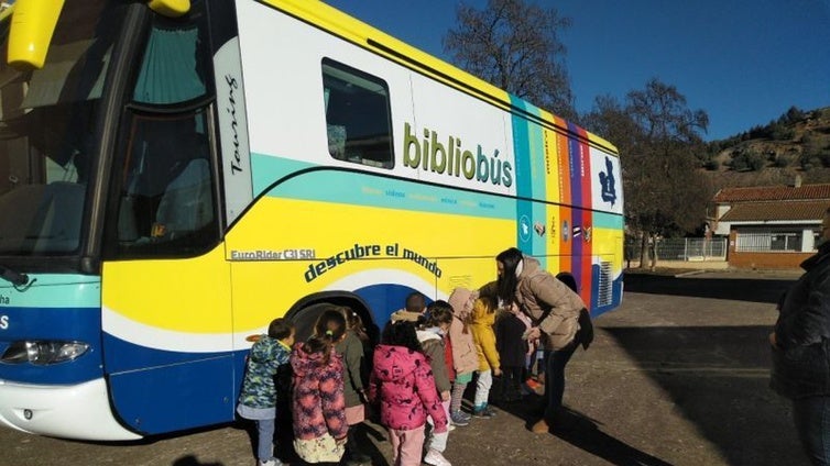 Renovado el convenio que garantiza el servicio de bibliobús en entornos rurales de Albacete y Guadalajara