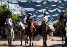 Adiós a los botellones en la Feria de Málaga: el Ayuntamiento los prohíbe y regula el horario de las casetas