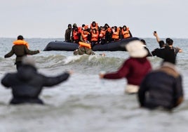 El Gobierno británico pierde el rastro de miles de migrantes que pretende enviar a Ruanda