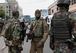 La guerrilla del M-23 culpa de las masacres al Ejército del Congo mientras sigue su asedio a Bukavu