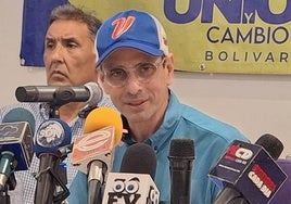 Capriles afirma que su participación en las elecciones parlamentarias de Venezuela no es ir «contra Machado ni contra Edmundo»
