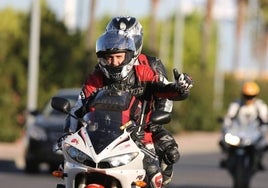 La DGT advierte: si no utilizas estos dos casos no podrás montar en moto por carretera