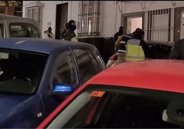 La Policía investiga el entorno del joven yihadista detenido en Montellano con explosivos en su casa