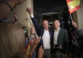 Juanma Moreno casi duplica en valoración a María Jesús Montero para los sevillanos