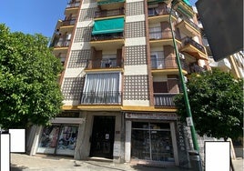 Hacienda subasta un piso de cuatro habitaciones en la Cruz del Campo de Sevilla desde 24.500 euros por tiempo limitado