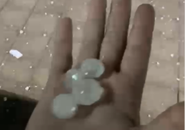 Impresionante granizada en un pueblo de la campiña sevillana con fuerte carga eléctrica: «¡Qué barbaridad!»