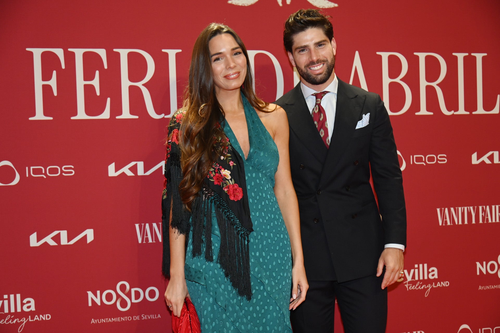 Los famosos llegan a la Feria de Abril de Sevilla para celebrar la Noche del Pescaíto