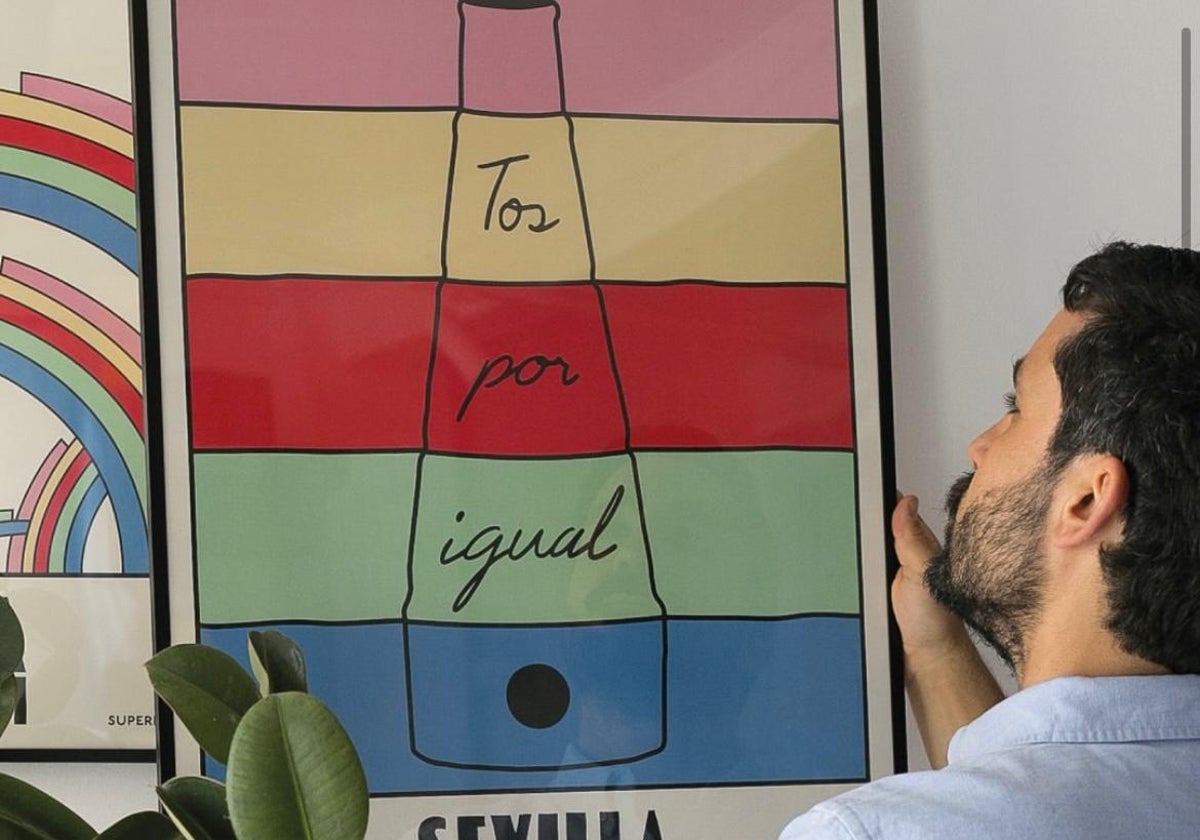 Daniel Vivas coloca su cartel del Orgullo de Sevilla