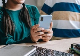 Andalucía y Cataluña no quieren el móvil en el aula ni para aprender