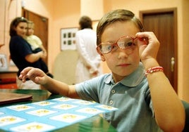 El Congreso tramitará una ley para que las gafas y lentillas sean gratis para los menores