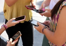 El primer ministro de Nueva Zelanda apuesta por prohibir el uso de las redes sociales a menores de 16 años