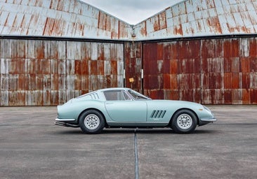 El 'Gran Mercedes' de Maria Callas, un McLaren de 20 millones de euros y otros coches de lujo protagonistas en Rétromobile 2025