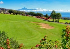 Un campo de golf en el que los 18 hoyos tienen vistas al Atlántico (y alguno, al Teide)