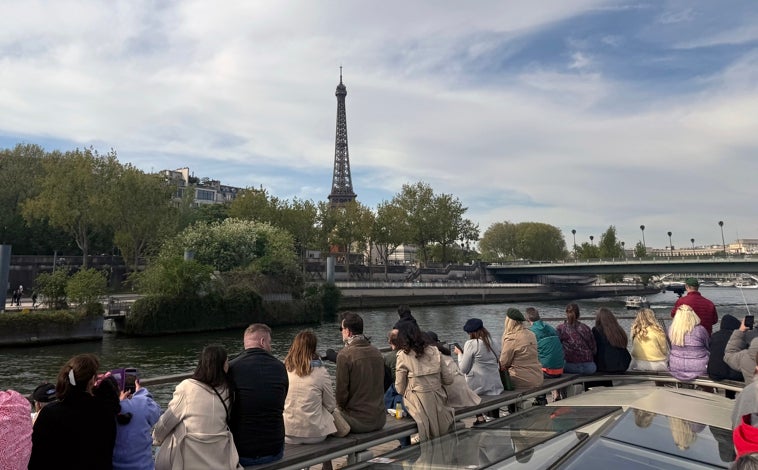 Imagen principal - Vistas desde el barco que recorre el Sena