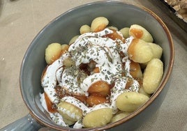 Restaurante Cosas Buenas en Huelva y su curiosa versión de las papas bravas: «las más originales de la ciudad»