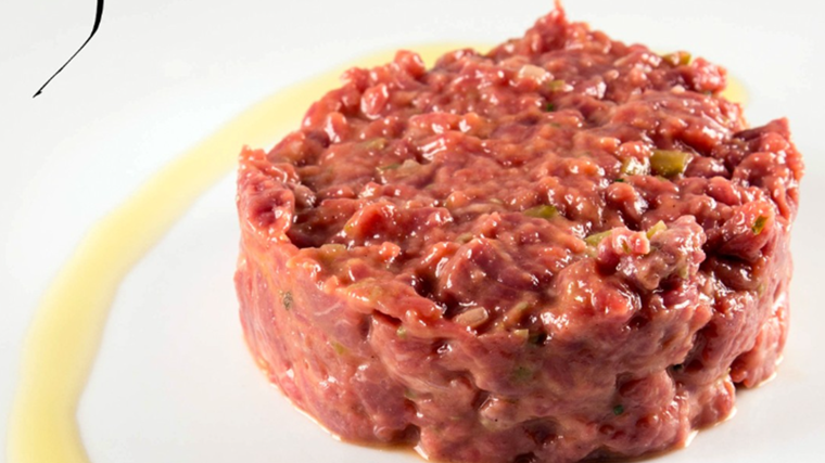 Steak tartar que sirven por encargo en el Restaurante Azabache
