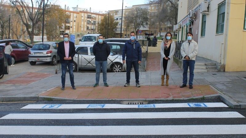 Campaña de señalización de pasos de peatones con pictogramas en beneficio de las personas con autismo