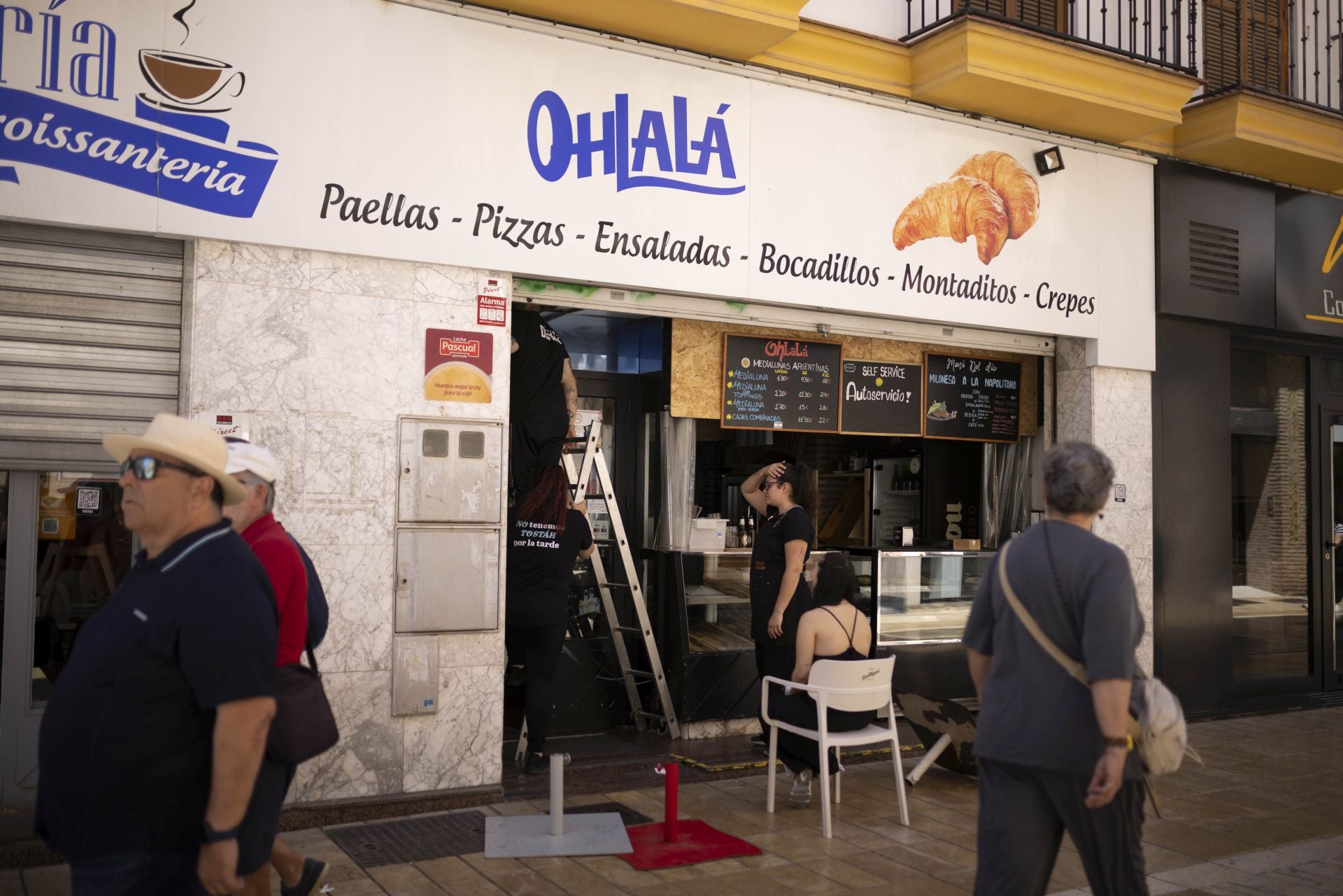 Uno de los negocios afectados por el apagón eléctrico en el centro de Huelva capital