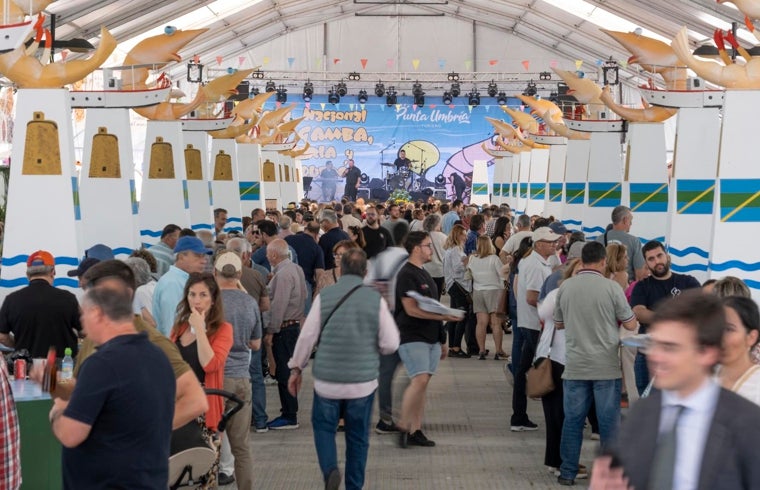 Ambiente a mediodía del viernes en la feria