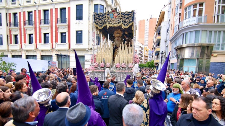 La Virgen de la Amargura, uno de los palios más completos y armoniosos de la Semana Santa de Huelva