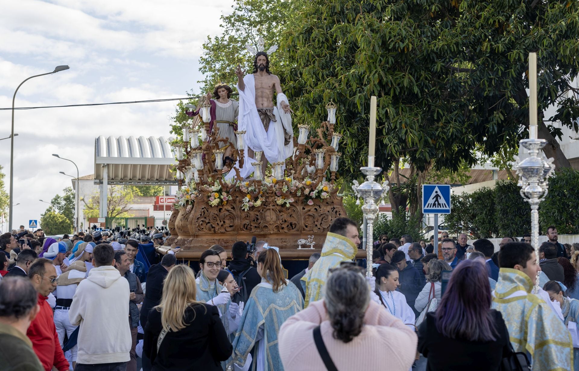 La procesión del Resucitado de Huelva, en imágenes