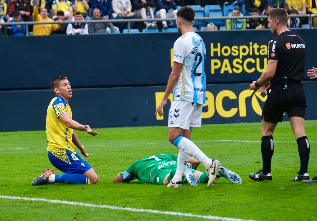 El defensa portugués Nélson Monte, sancionado, no estará ante el Cádiz CF.