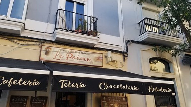 Fachada de la pastelería Le Poéme en Cádiz, donde poder desayunar en la capital gaditana
