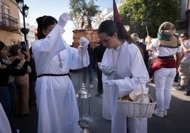 Chiclana se prepara para el Lunes Santo con un ojo puesto en el cielo