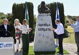 El Circuito de Jerez-Ángel Nieto rinde homenaje a Carmelo Ezpeleta con un busto en la curva 7