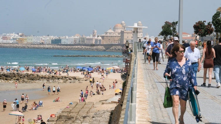 La Aemet emite un aviso especial por la llegada de una ola de calor: periodo y zonas más afectadas