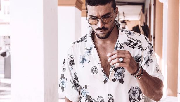 Guía de estilo: ¿hasta dónde deberías abrochar o desabrochar la camisa?